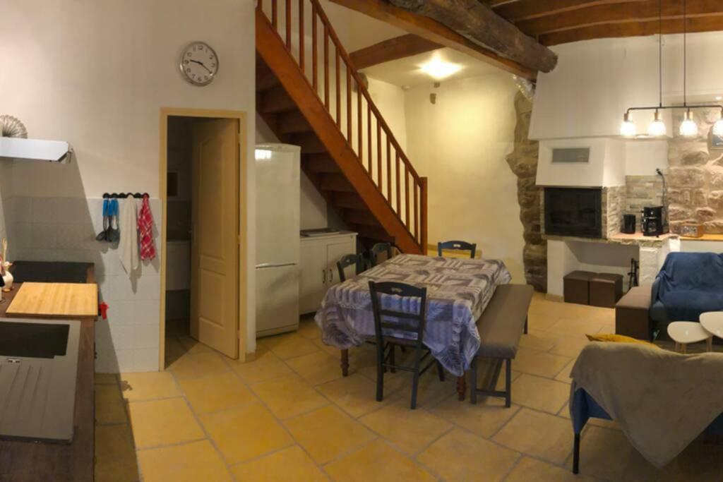 Les Maisons Du Conflent, Maisons Familiales En Pierre Au Coeur Des Remparts Villefranche-de-Conflent Luaran gambar