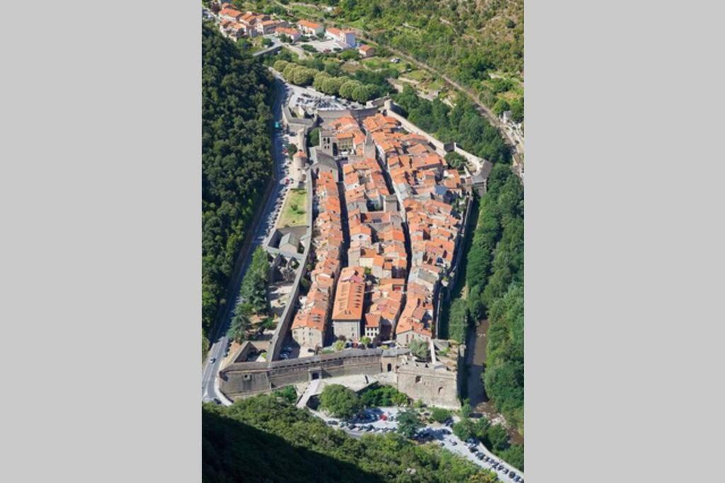 Les Maisons Du Conflent, Maisons Familiales En Pierre Au Coeur Des Remparts Villefranche-de-Conflent Luaran gambar