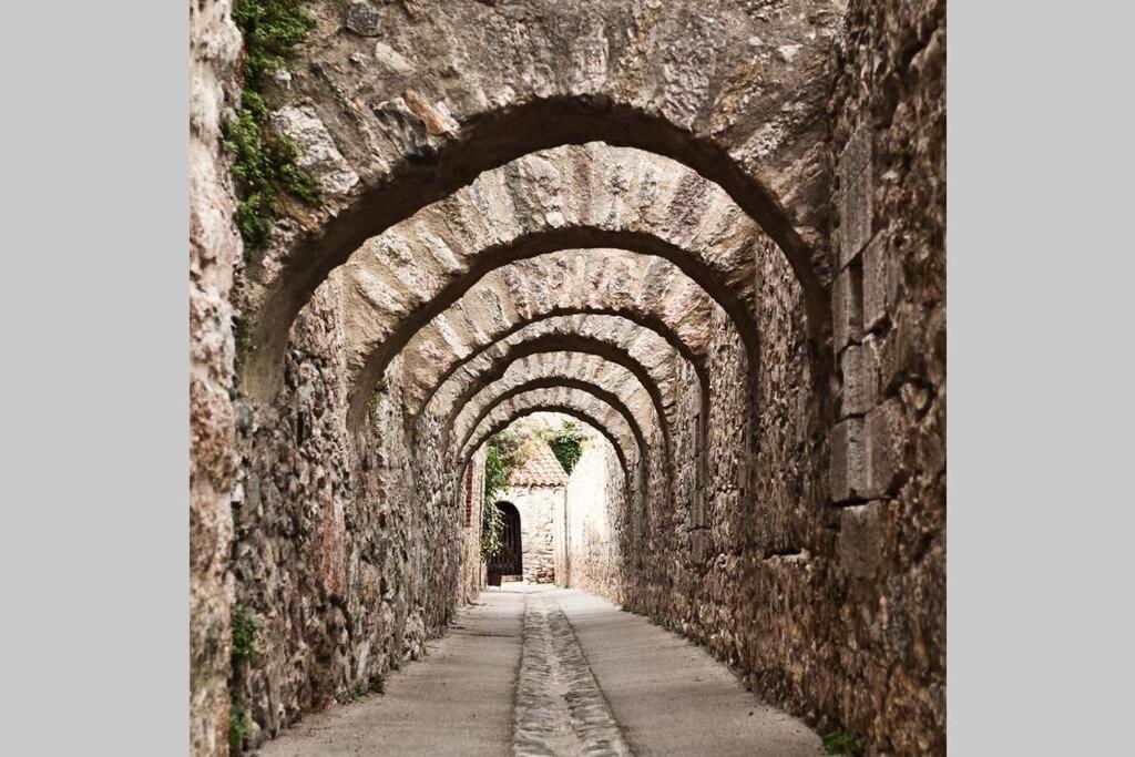 Les Maisons Du Conflent, Maisons Familiales En Pierre Au Coeur Des Remparts Villefranche-de-Conflent Luaran gambar